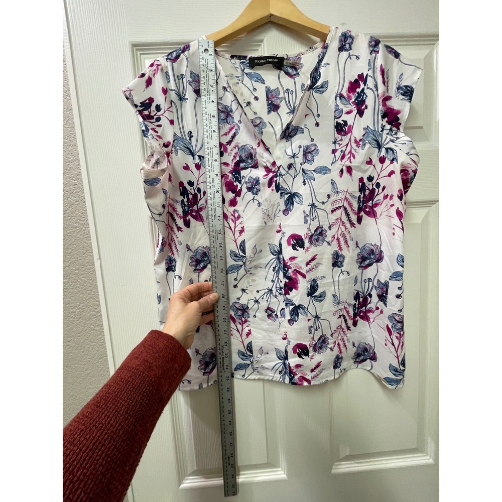 Ivanka Trump Floral Blouse Medium Sleeveless V-Neck Lightweight Top - Picture 7 of 16